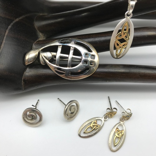 43J - A Lot of silver 925 jewellery to include Celtic and Rennie MackIntosh design pendants, earrings and ... 