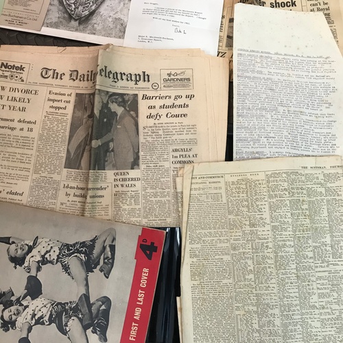 594D - A Collection of late 1800's and early-mid 1900's newspapers which includes 1897 Daily Mail The Golde... 