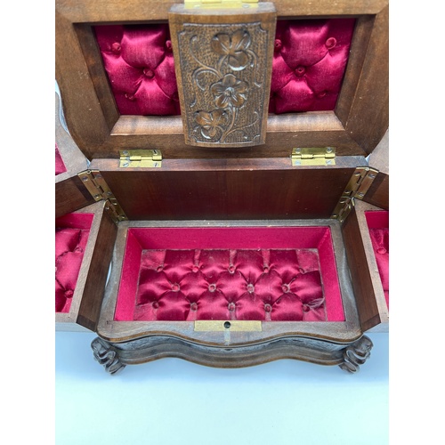 8 - A Beautifully made 19th century Black Forest jewel box. Detailed with hand carvings of flowers and f... 