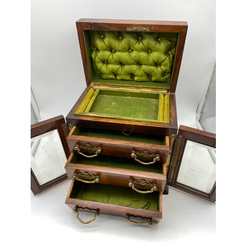 29 - A Lovely example of a 19th century walnut jewel box. Designed with shield plaque and lift up lid, Tw... 