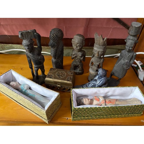 20A - A Lot of 5 19th/ 20th century hand carved tribal figures together with soapstone carved Eskimo figur... 