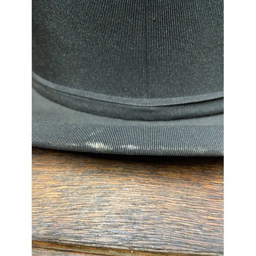 91A - Antique gentleman's pop top hat produced by G.A.Dunn & Co. Ltd. Piccadilly Circus London. Made in Fr... 