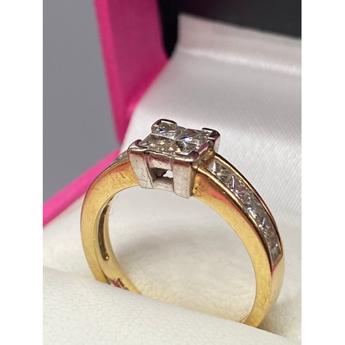 80 - A Ladies 18ct gold and Princess cut diamond ring. 1ct of diamonds in total. [Ring size L]