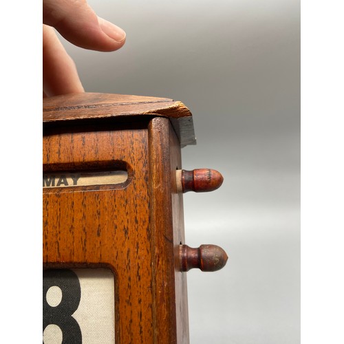 129 - Antique perpetual desk calendar. Oak body with working revolving dates. [