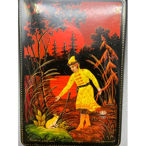 156A - A vintage hand painted Russian paper mache pill box. Depicting the princess and the frog. Signed by ... 