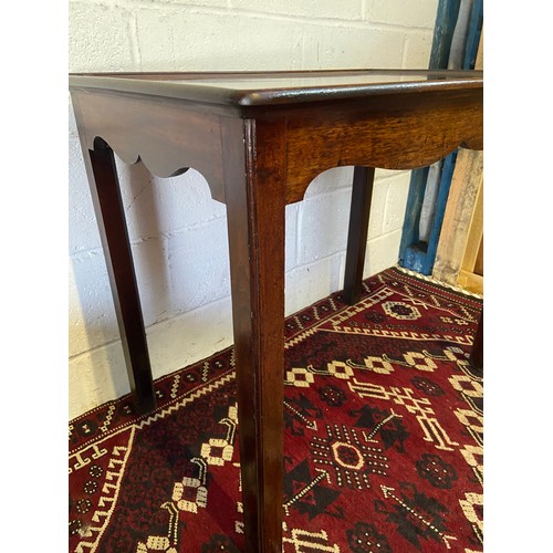 80A - A 19th Century Irish mahogany silver
Table, with serpentine apron, on
square legs. [H 73cm, L 87CM, ... 