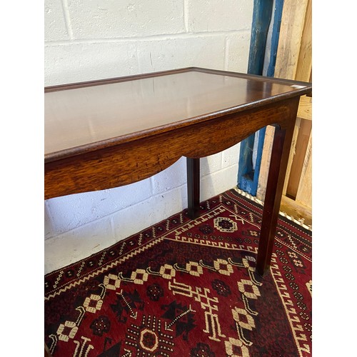 80A - A 19th Century Irish mahogany silver
Table, with serpentine apron, on
square legs. [H 73cm, L 87CM, ... 