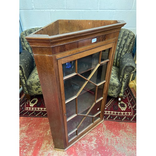 34B - A 19th century Mahogany wall corner cabinet [H:112cm L:75cm W:45cm]