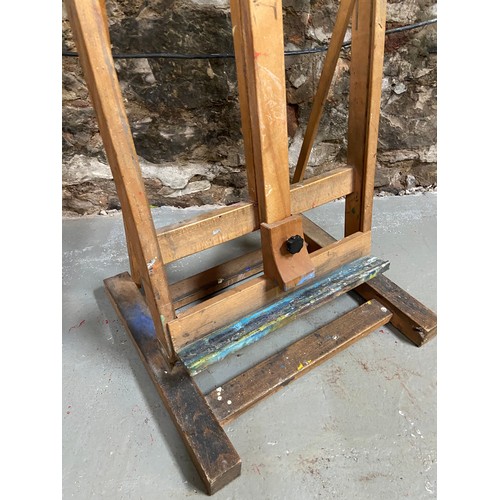 271D - A Vintage pine artists easel [170cm in ehight]