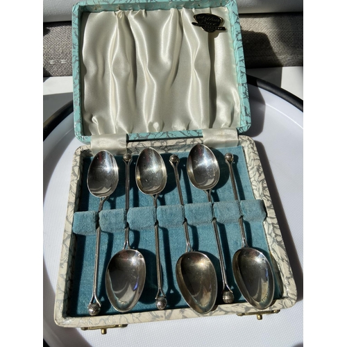 116J - A lot of 6 London silver teaspoons finished with golf ball finials [Robert Pringle & Sons] [61g]