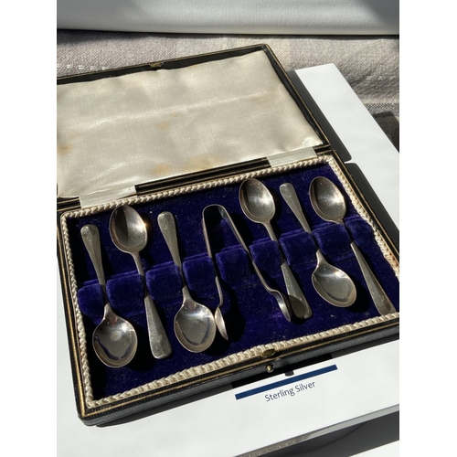 120J - A set of 6 Sheffield silver teaspoons, together with matching sugar tongs [Walker & Hall], with fitt... 