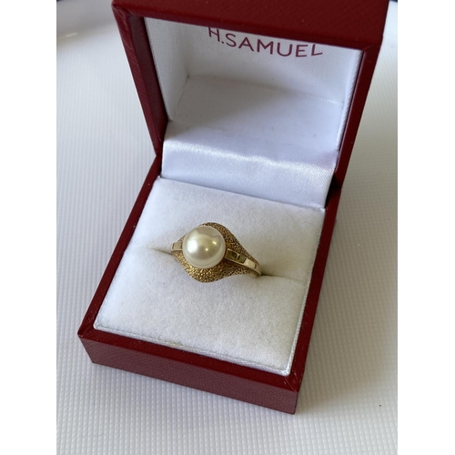 3J - A ladies 14k gold ring set with a single pearl setting, stamped [K14], [3.60g] [size L]