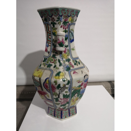 175A - A 20TH CENTURY CHINESE DA QING TONGZHI NIAN ZHI HAND PAINTED VASE. [28.5CM IN HEIGHT]