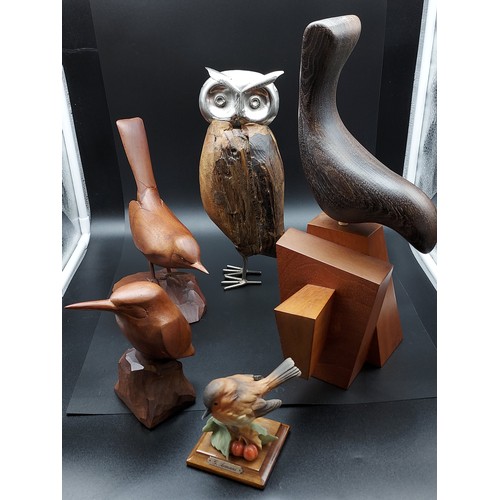 423 - A Selection of bird sculptures to include mid century bird sculpture, Two carved birds produced by R... 