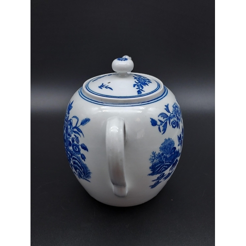 427 - Early Worcester teapot, Dr. Wall first period, crescent mark. c1765-80.