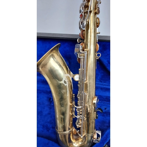 324A - A Vintage Kin Star Saxophone, comes with a fitted travel case.