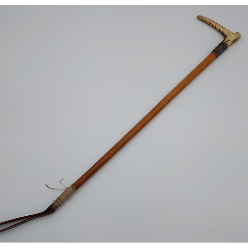 432 - Antique riding crop, antler handle with a silver mount and Malacca shaft. [82cm in length]