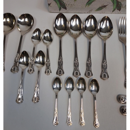 450 - A Collection of Kings pattern cutlery