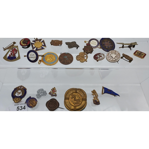 534 - A Selection of vintage Boys Brigade badges and various military badges.