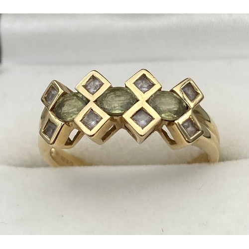 10 - A Ladies 9ct yellow gold ring set with clear stones. [Ring size O] [2.73Grams]