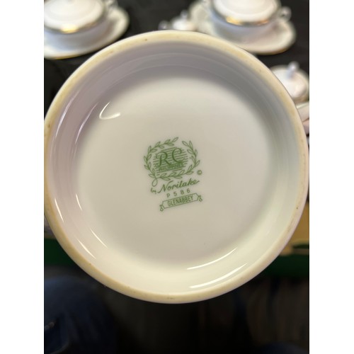 154A - Approx 100 piece Noritake 'Glenabbey' pattern dinner, tea and coffee service.