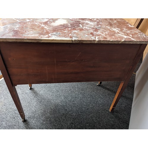 263 - 19th century wash stand with marble top, raised on square tapered legs ending in castor feet [80x91.... 