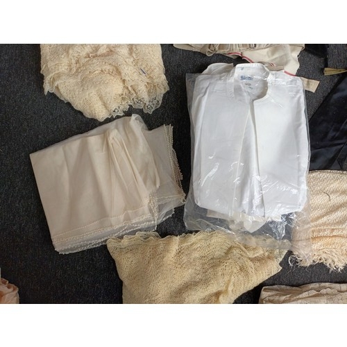 381 - Mixed lot of various vintage clothing to include shirts, gloves and ostrich feather fan. To include ... 