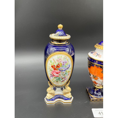 419 - A Late 19th/ early 20th century Royal Crown Derby hand painted lidded urn with lid, Together with a ... 