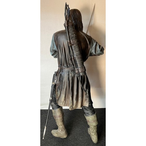 376 - A Life size fibre glass Lord of the Rings 'Aragorn' Figure. Approx 6 ft. [Will not ship]