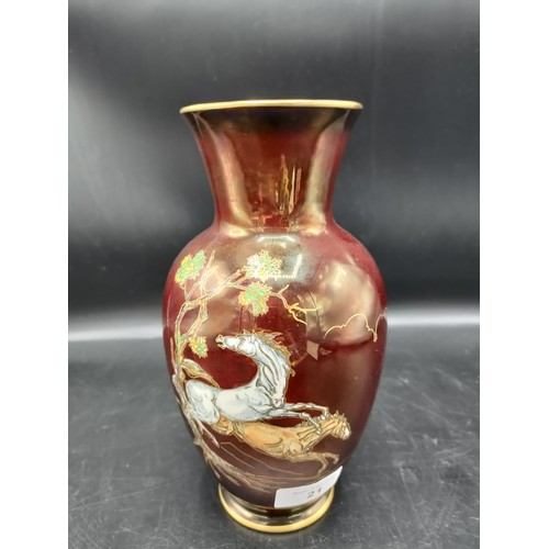 21 - Crown Devon Pegasus pattern vase [Will not post]