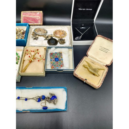 32 - Lot of jewellery to include brooches , ornate necklaces, Two tree bark worked pendants