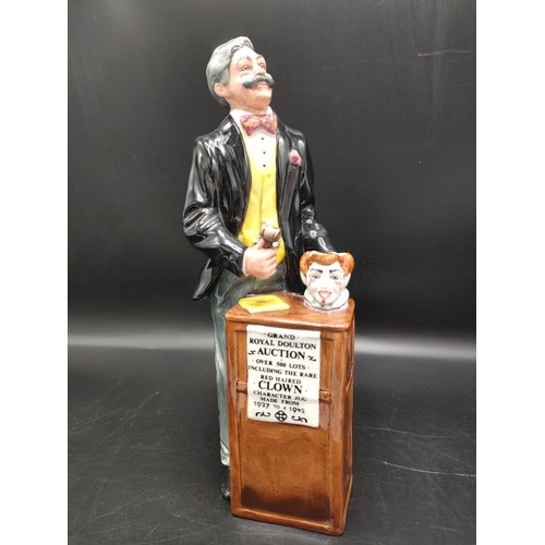 99 - Royal doulton figure the auctioneer exclusively for collectors club edition hn2988. 9.5 inches in he... 