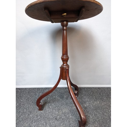 777 - Georgian style mahogany side table, the oval top with banding, raised on outswept legs ending in car... 