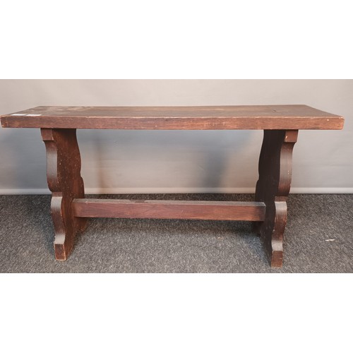 818 - Stained oak bench, raised on trestle legs with central supporting stretcher (46x91x96cm)