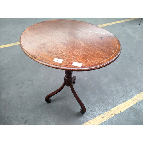 261 - Georgian period flip top table. Supported on a single pedestal with three off swept leg supports.