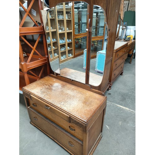 258 - 1930s dressing table chest of drawers, fitted with a three way mirror.