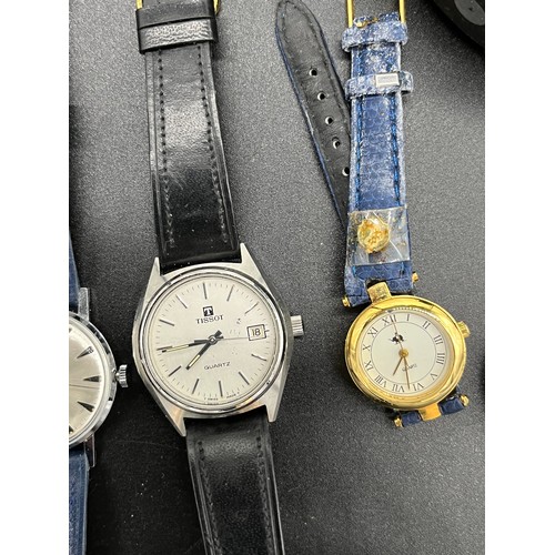 502 - LLOYD and INVICTA – Two lady’s sale stainless steel wristwatches
TISSOT, QUARTZ, BIENNA, ARTEN, a gr... 