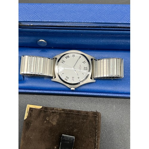 502 - LLOYD and INVICTA – Two lady’s sale stainless steel wristwatches
TISSOT, QUARTZ, BIENNA, ARTEN, a gr... 