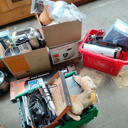 483 - Large lot of electricals includes slow cooker , Samsung tv etc .