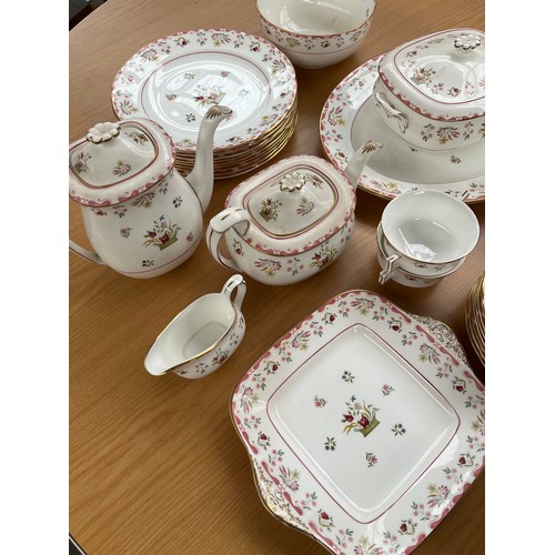 729 - Large Wedgwood 'Biance' dinner/ tea and coffee service. R4499. [Will not post]