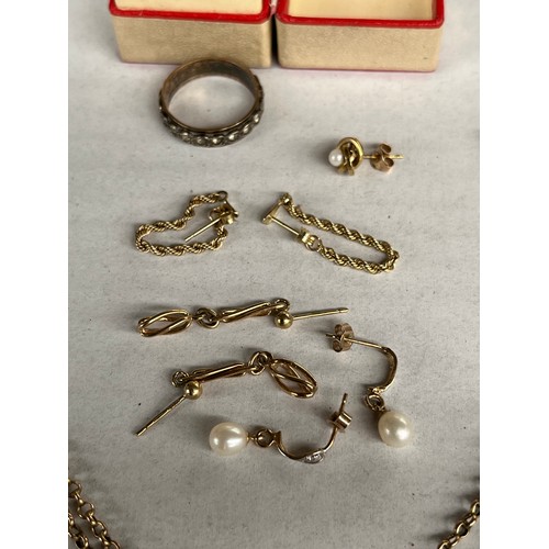 44 - A Selection of 9ct gold earrings, 9ct and silver band ring, 9ct and silver three stone ring and yell... 