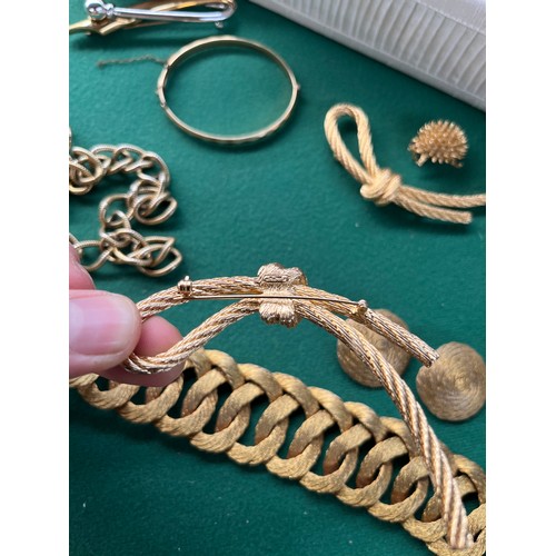 57 - A Collection of vintage costume jewellery to include two Christian Dior Nautical rope brooches, vari... 