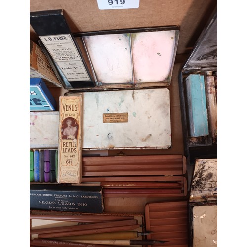 919 - A Box containing vintage art utensils and boxes to includes Windsor & Newton paint tins, charcoal an... 