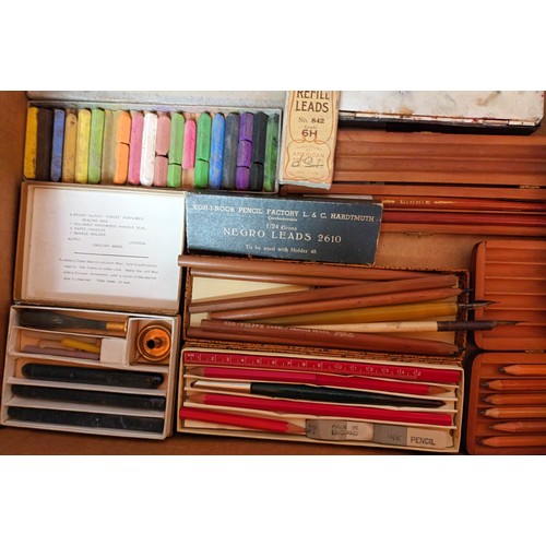 919 - A Box containing vintage art utensils and boxes to includes Windsor & Newton paint tins, charcoal an... 