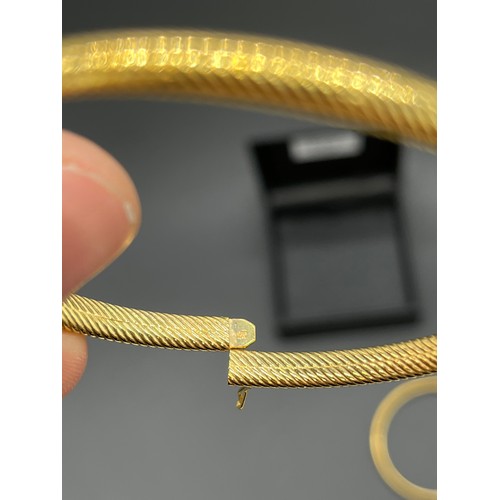 513 - Two 9ct yellow gold bangles. [14.28grams] [6.5cm inner diameter] [Will Post]