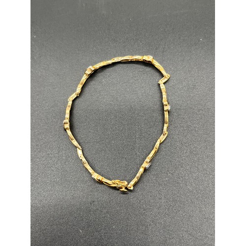 541 - 9ct yellow gold and diamond bracelet. [18cm length] 7.82grams] [Will post]