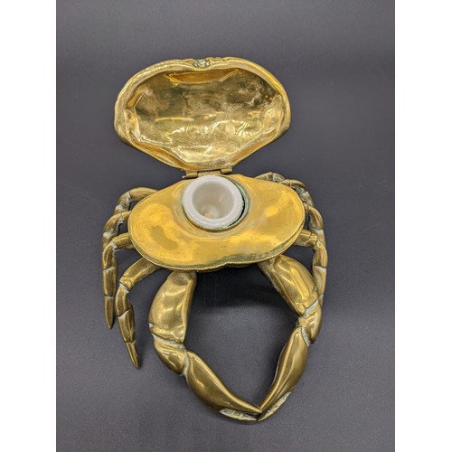 928 - Brass inkstand in the form of a crab [15x16cm]