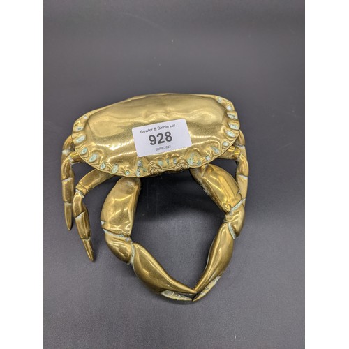 928 - Brass inkstand in the form of a crab [15x16cm]