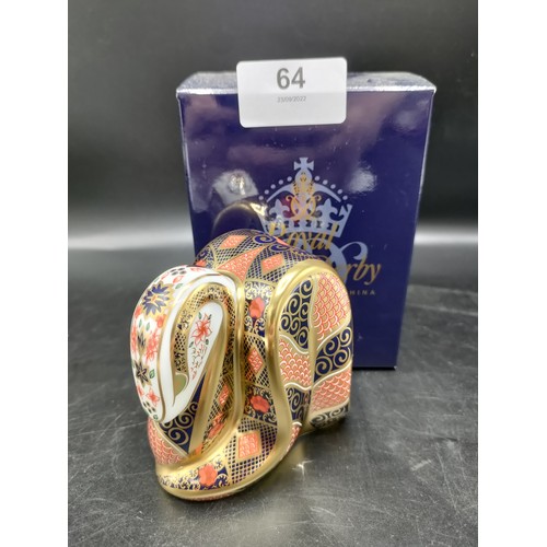 64 - Royal crown Derby old imari snake with box . 8 cm in height .