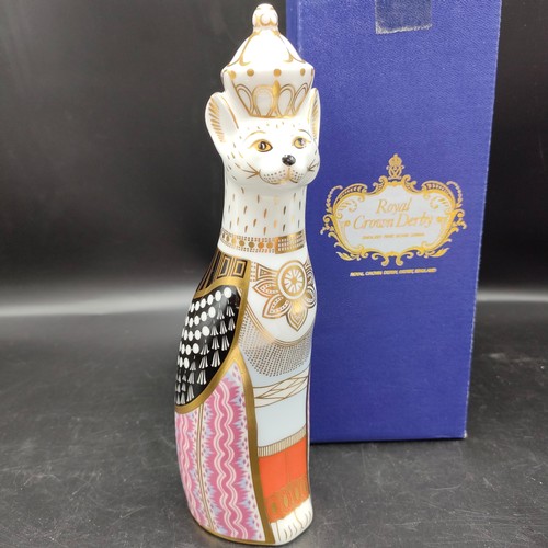 97 - Large Royal crown Derby Burmese cat figure with box .22.5 cm in height .